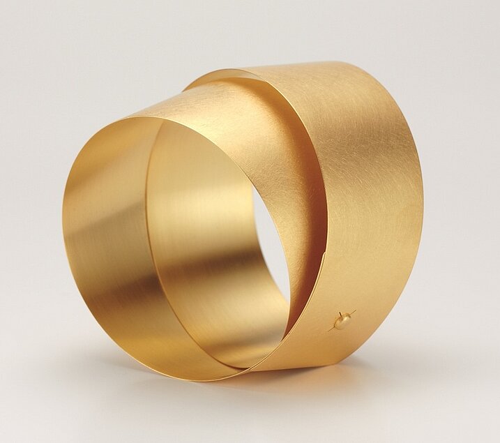 Armreif »TIRA«, Gold  Ulla + Martin Kaufmann, 2015