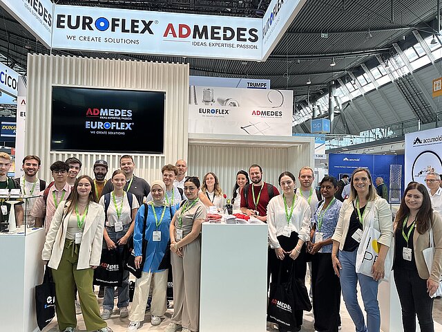 Gruppenfoto am Stand von Euroflex und Admedes