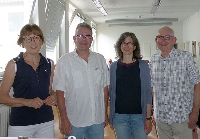 Begrüßt wurde Referent Ulf Rathje (2. v. l.)  durch Vertreter des Kulturamts (Claudia Baumbusch, links) des Stadtarchivs (Klara Deecke) und der Löblichen Singergesellschaft (Kai Adam), die als Kooperationspartner fungierte. (Foto: Stadt Pforzheim, Binz-Rudek)