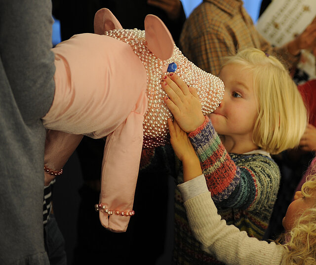 Treasure hunt with »Schmucki« the pearly pig, photo Petra Jaschke - copyright:SMP