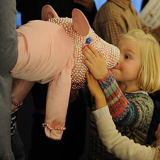 Entdeckungsreise mit Schmucki der Perlsau im Rahmen des Familiensonntags des Kulturamts © SMP, Photo: Petra Jaschke Entdeckungsreise mit Schmucki der Perlsau im Rahmen des Familiensonntags des Kulturamts