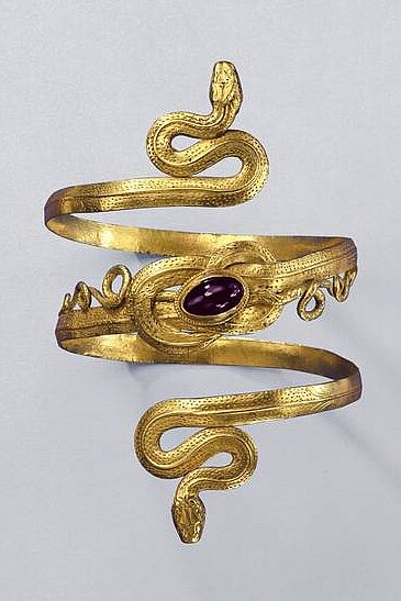 Hellenistic snake bracelet, 3rd-2nd century BC, photo Günter Meyer Hellenistic snake bracelet, 3rd-2nd century BC, photo Günter Meyer