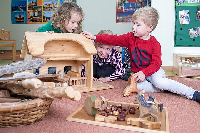 Spielende Kinder im Haap Haus