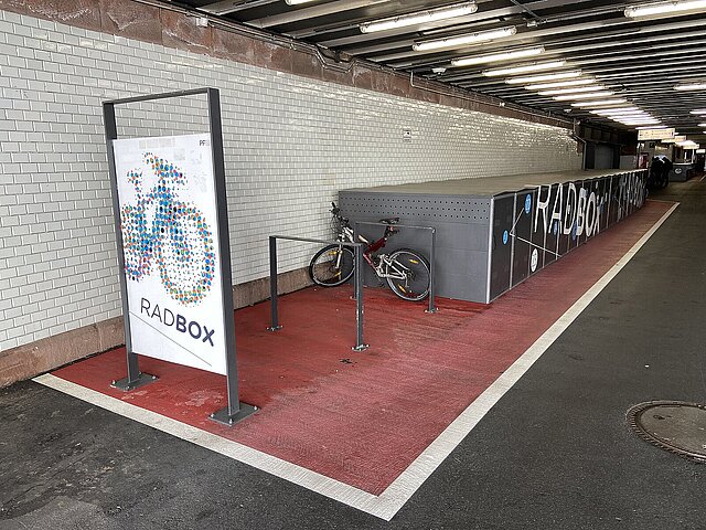 Radbox an einem Bahnhof Foto: Radboxen an einem Bahnhof - copyright:PTV Transport Consult GmbH