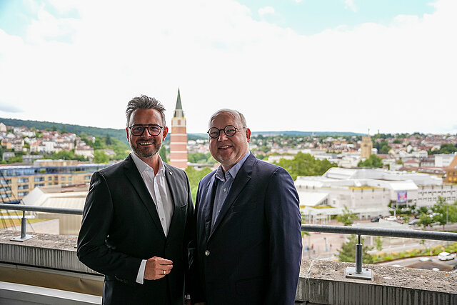 Foto: OB Peter Boch steht links neben Markus Hertl.