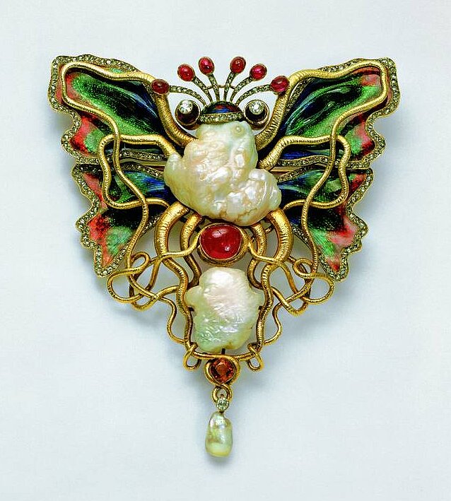 Brosche »Tintenfisch und Schmetterling«, Entwurf Wilhelm Lucas von Cranach, Berlin, 1900, Foto Günter Meyer