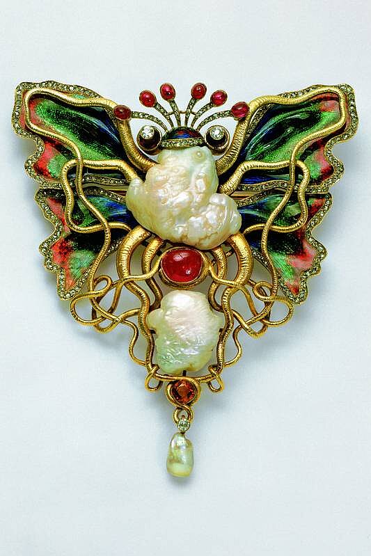 »Octopus and Butterfly« brooch, design by Wilhelm Lucas von Cranach, Berlin, 1900, photo Günter Meyer »Octopus and Butterfly« brooch, design by Wilhelm Lucas von Cranach, Berlin, 1900, photo Günter Meyer