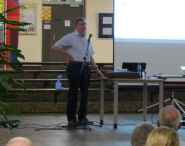 Dr. Erwin Morgenthaler beim Vortrag