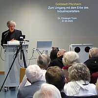 Der Vortragsredner Dr. Christoph Timm und Publikum