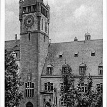 Schwarz-Weiß-Bild von 1925: Außenansicht des großherzoglichen-badischen Bezirksamts. - copyright:Stadtarchiv Pforzheim – Institut für Stadtgeschichte S1-6-104-R-9, Ansichtskarte