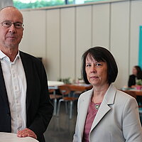 Sozialdezernent Frank Fillbrunn und Natalie Hohenstein, Amtsleiterin des Jobcenters Pforzheim, haben am Dienstagvormittag gemeinsam die Zeitarbeitsmesse im Reuchlinhaus eröffnet.