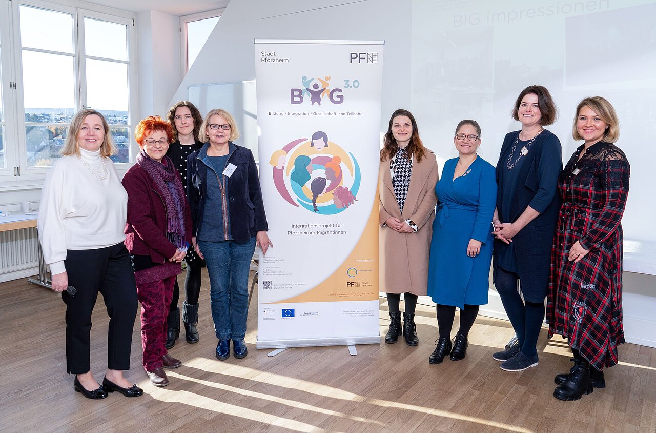 Das Mitarbeiterinnen BIG 3.0 Team:  von links A. Gondek (Integrationsbeauftragte, Stadt Pforzheim), U. Mattes, K. Gotsch, D. Winter (Familienzentrum Au), I. Gürke (Stadt Pforzheim), A. Pieroth (Familienzentrum Au), K. Meyer und E. Fast (Q-Prints&Service) - copyright:Sebastian Seibel FOTOGRAFIE