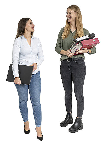 Foto: Zwei Studentinnen für B.A.-Dienstleitstungsmanagement/ Sportmanagement