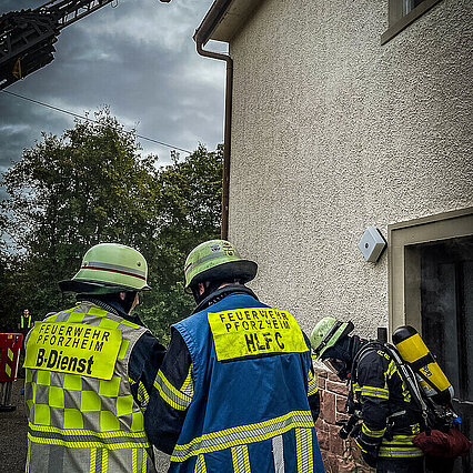 B-Dienst und GF HLF-C bei einer Übung - copyright:Feuerwehr Pforzheim