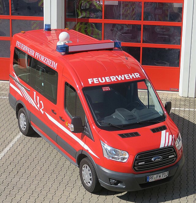 Warnfahrzeug mit Lautsprecher Warnfahrzeug mit Lautsprecher