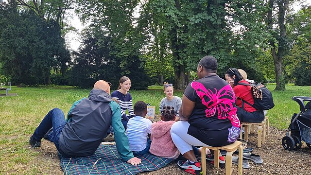 Austausch mit Eltern und Kindern - copyright:Jasmin Jonietz