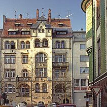 Farbfoto: Das Jugendstilgebäude in der Bleichstraße 88 von außen fotografiert. - copyright:Fotoverlag Günter Beck