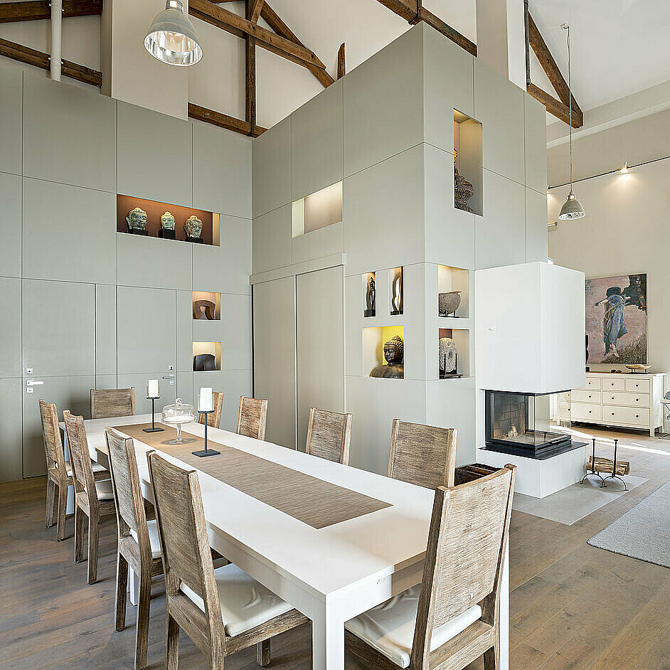 Atelier, Innenraum mit Esstisch