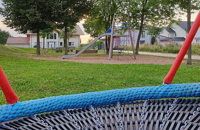 Bild von der Vogelschaukel, Spielplatz Grohwiesen/ Im Laier