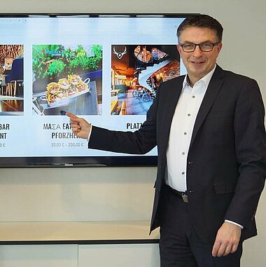 Bild: v.l.n.r.: Michael Hertl, Digitalisierungsbeauftragter Kevin Lindauer, WSP-Direktor Oliver Reitz