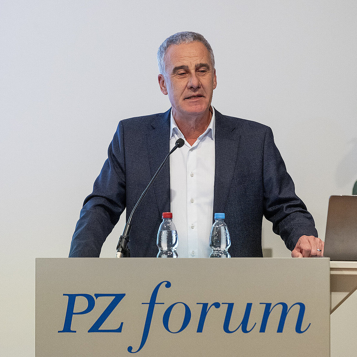 Thomas Satinsky, Geschäftsführender PZ-Verleger, begrüßt die Besucher. - copyright:Pforzheimer Zeitung
