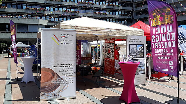 Fest der Vereine auf dem Marktplatz (Foto: Dr. K. Deecke)