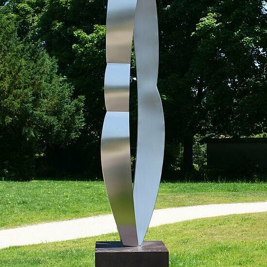 Edelstahltorso "Dea" von René Dantes