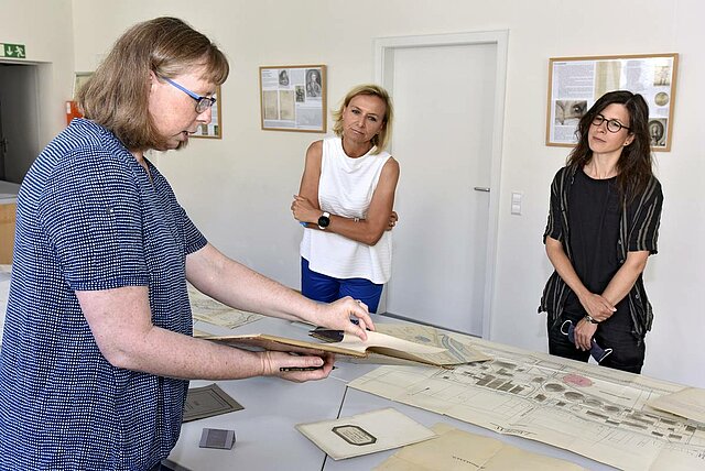 Abbildung Mitarbeiter Stadtarchiv Abbildung Mitarbeiter Stadtarchiv