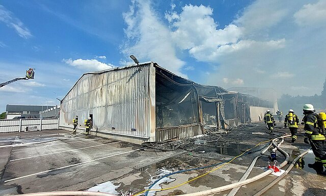 Grossbrand einer Lagerhalle