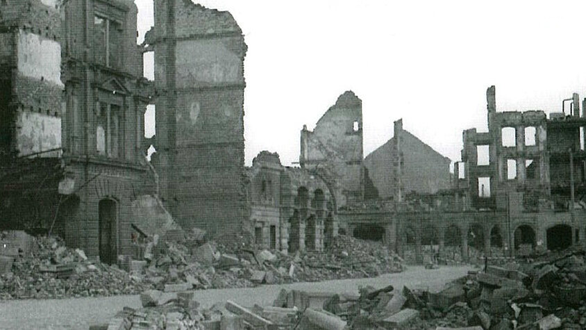 Zerstörte Gebäude nach Bombenangriff - copyright:Feuerwehr Pforzheim