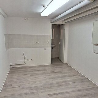 Multifunktionsraum mit Durchgang zur Toilette im KG - copyright:Stadt Pforzheim