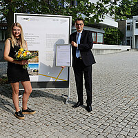 Preistraegerin Lisa Grocholski und WSP-Direktor Oliver Reitz