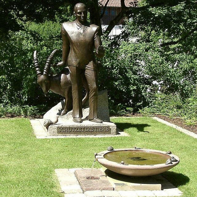 Bronzeskulptur "Schützet die Tiere"