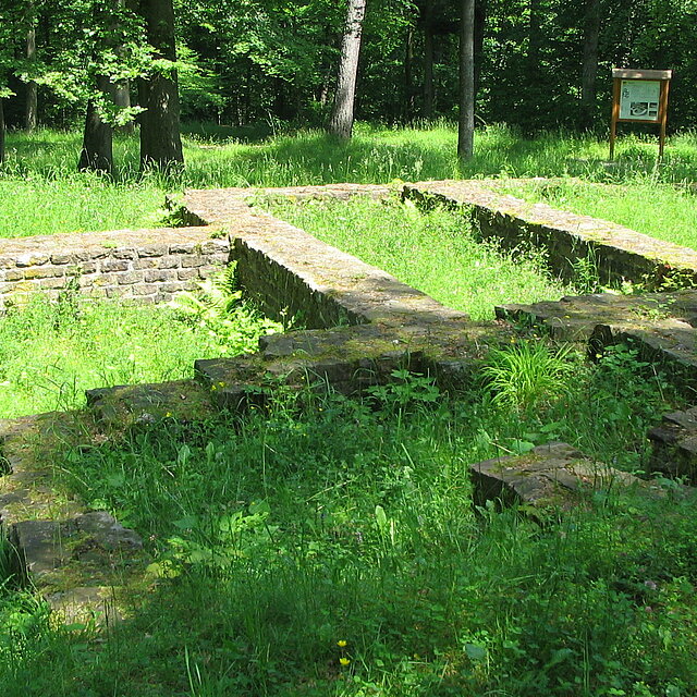 Römische Ruinen im Kanzlerwald Römische Ruinen im Kanzlerwald