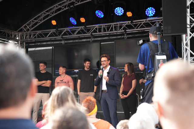 OB Peter Boch auf der Bühne des Brötzinger Frühlingsfests.