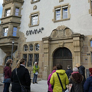 Gruppe vor EMMA Kreativzentrum