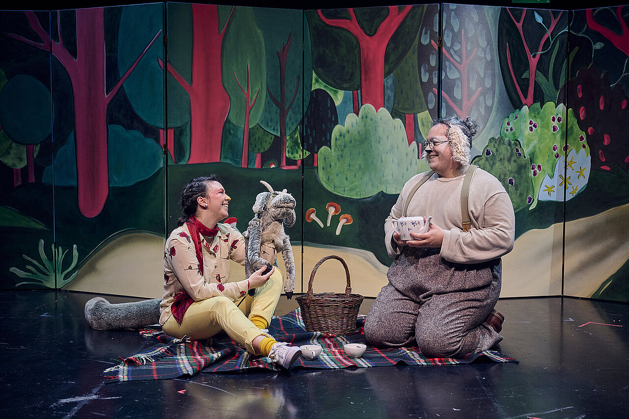 Der Wolfspelz zeigt eine Szene aus "Der Wolfspelz" - copyright: Theater Pforzheim - Ersteller: MARTIN SIGMUND