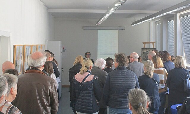 Im Veranstaltungsraum des Stadtarchivs kamen zahlreiche Interessenten zusammen.