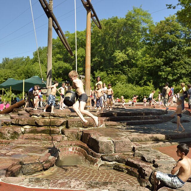 Wasserspielplatz im Enzauenpark Wasserspielplatz im Enzauenpark