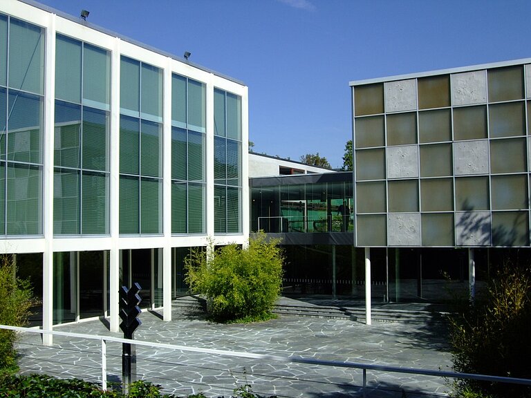 Außenansicht des Reuchlinhauses mit Schmuckmuseum und Kunstverein
