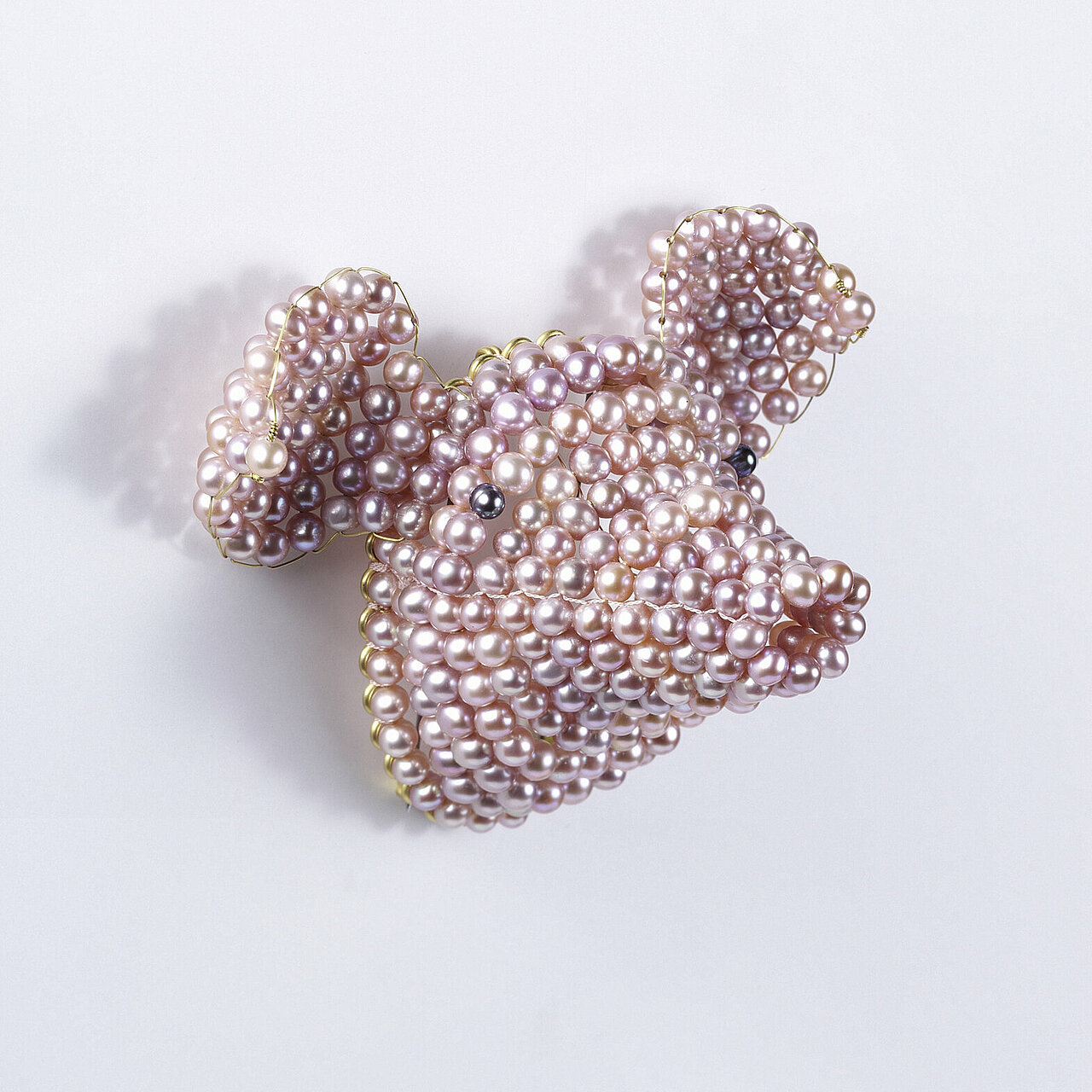 »Pearly Pig« brooch, David Bielander, 2003, photo Rüdiger Flöter »Pearly Pig« brooch, David Bielander, 2003, photo Rüdiger Flöter - copyright:Schmuckmuseum Pforzheim