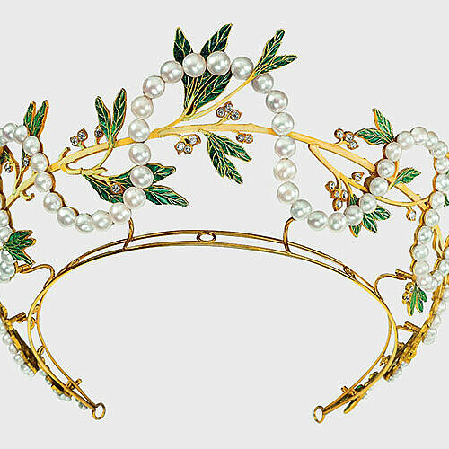 Tiara, Rene Lalique, Pairs, about 1903/04, on permanent loan from the ministry of Science, Research and the Arts, Baden-Württemberg, photo Günter Meyer Tiara, Rene Lalique, Pairs, about 1903/04, on permanent loan from the ministry of Science, Research and the Arts, Baden-Württemberg, photo Günter Meyer