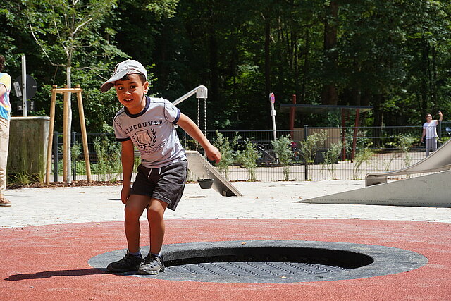 Spielgeräte Spielplatz Dillweißenstein