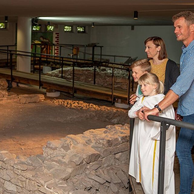 Ansicht des archäologischen Schauplatzes mit Mauerresten aus der Zeit der Römer