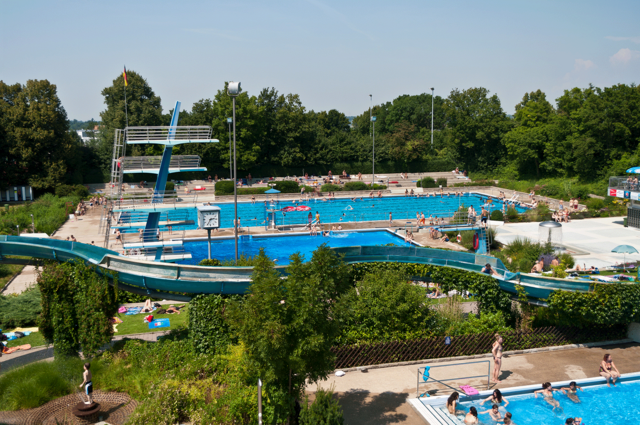 Foto: Wartbergfreibad Schwimmlandschaft von oben