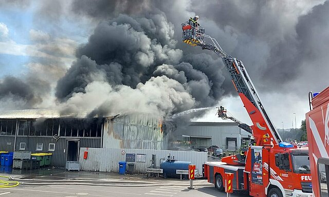 Grossbrand einer Lagerhalle