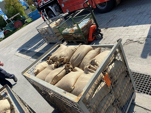 Sandsäcke füllen
