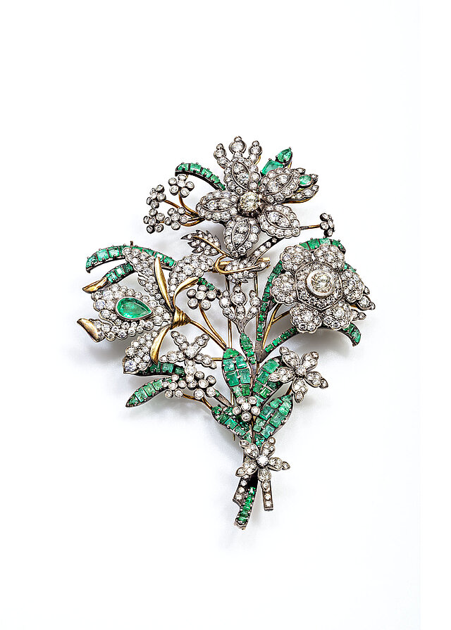 Zitterbrosche mit Blumenbouquet, Gold, Diamanten, Smaragde, Russland, 19. Jh. (?), Schmuckmuseum Pforzheim, Dauerleihgabe aus einer Privatsammlung, Foto Winfried Reinhardt