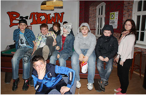 Dieses Bild zeigt Jugendliche im Jugendtreff