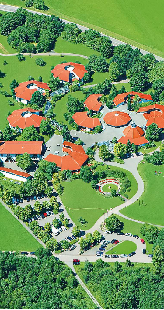 Luftaufnahme in Farbe: Gebäudekomplex Hohenwart Forum - copyright:Hohenwart Forum Immobilien GmbH & Co. KG